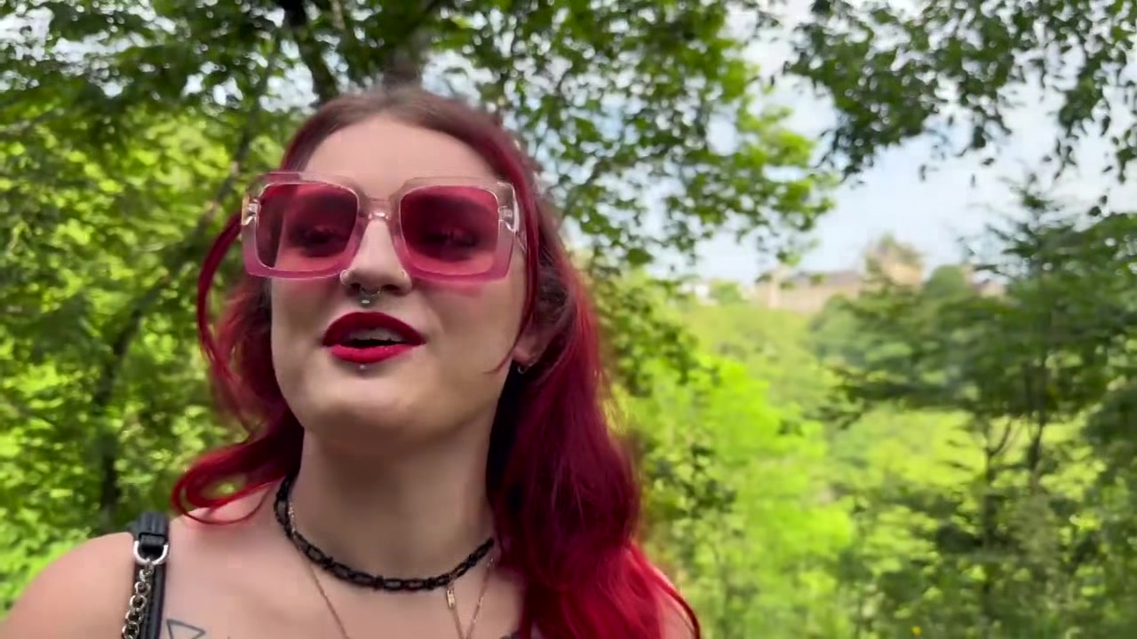 A very enterprising stranger - Jacquie et Michel TV