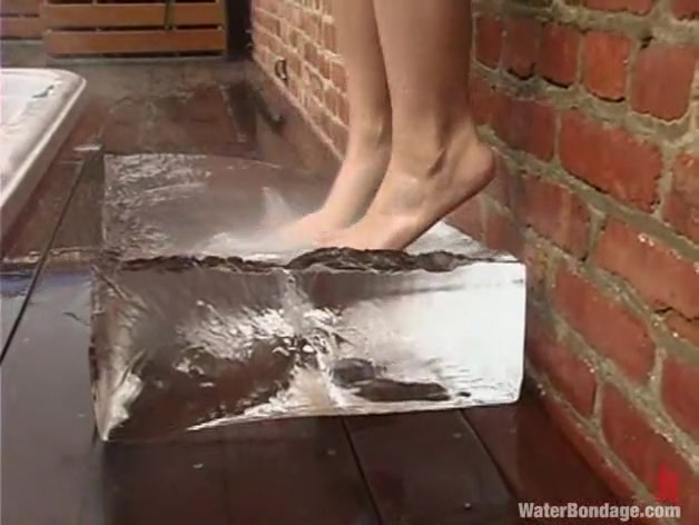 Jolene in Waterbondage Video