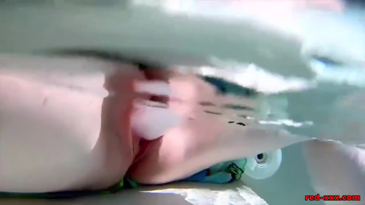 Masturbates Poolside With An Ice Dildo With Red Xxx
