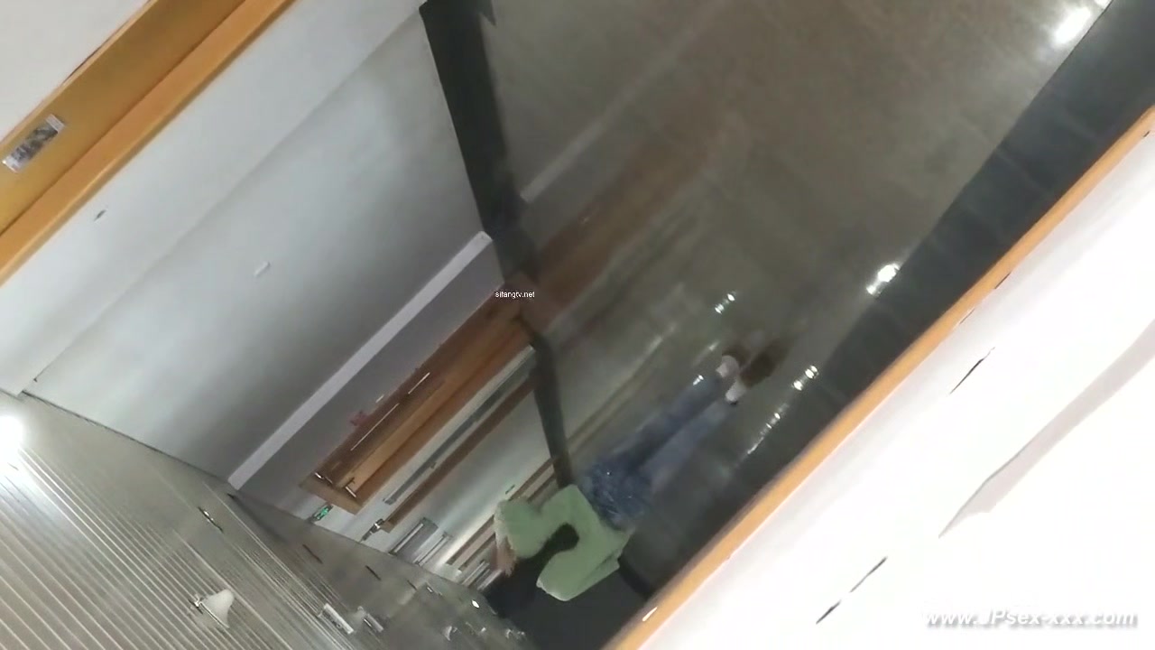 chinese girls go to toilet.308