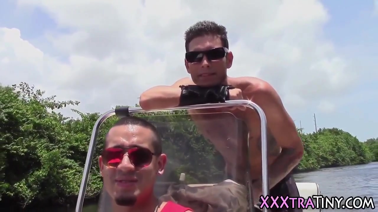 Small teen 18+ Gives Head