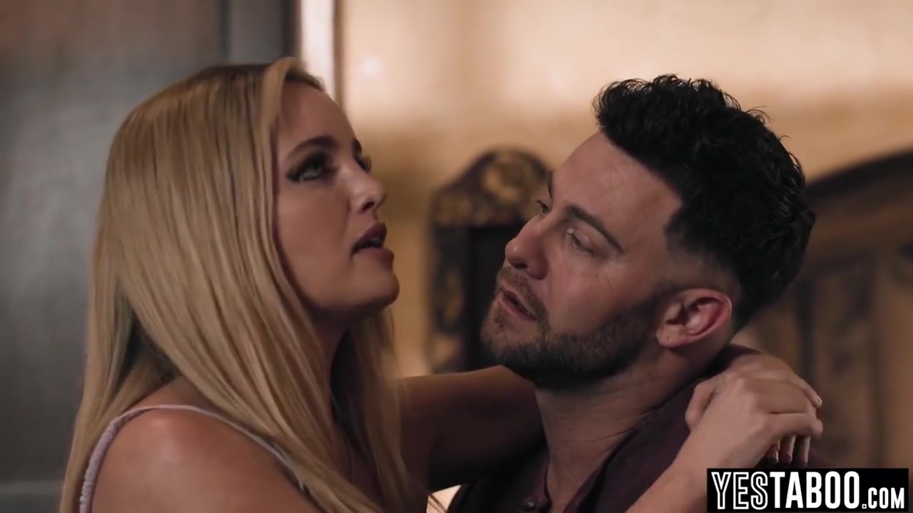 Charlie Forde And Sophia Burns - Plump Ass Pregnant Surrogate Has 3some Orgy