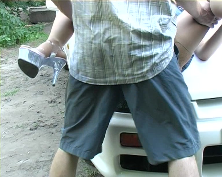 Hot brunette in sex outdoor video
