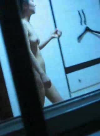 Skinny Japanese babe dresses in hot video