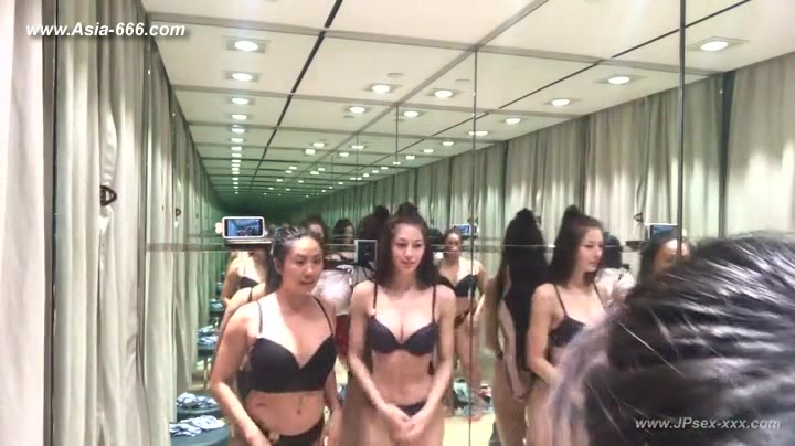 peeping white girls changeroom.2