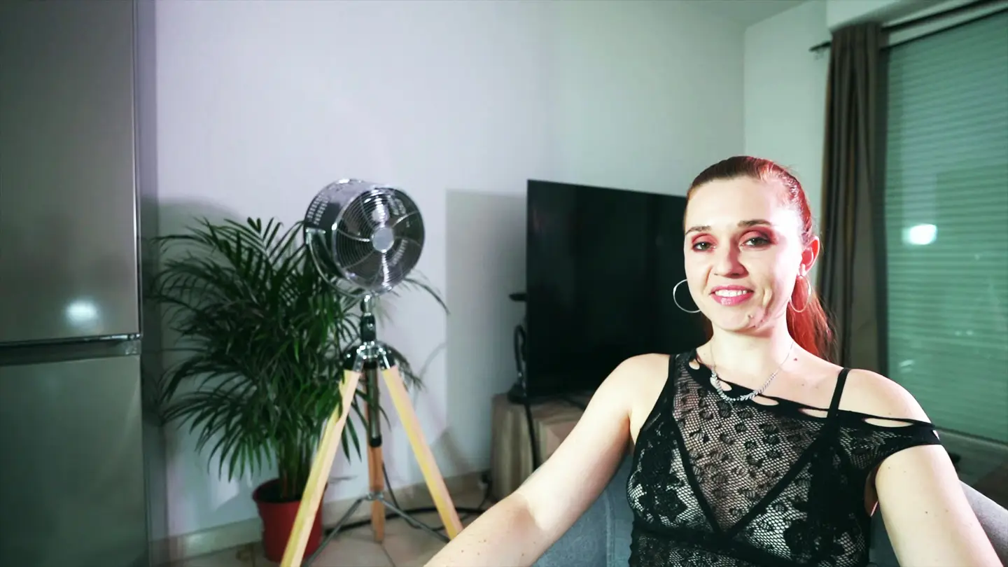 Kira, 32, rushes without pressure towards more hard... - Jacquie et Michel TV