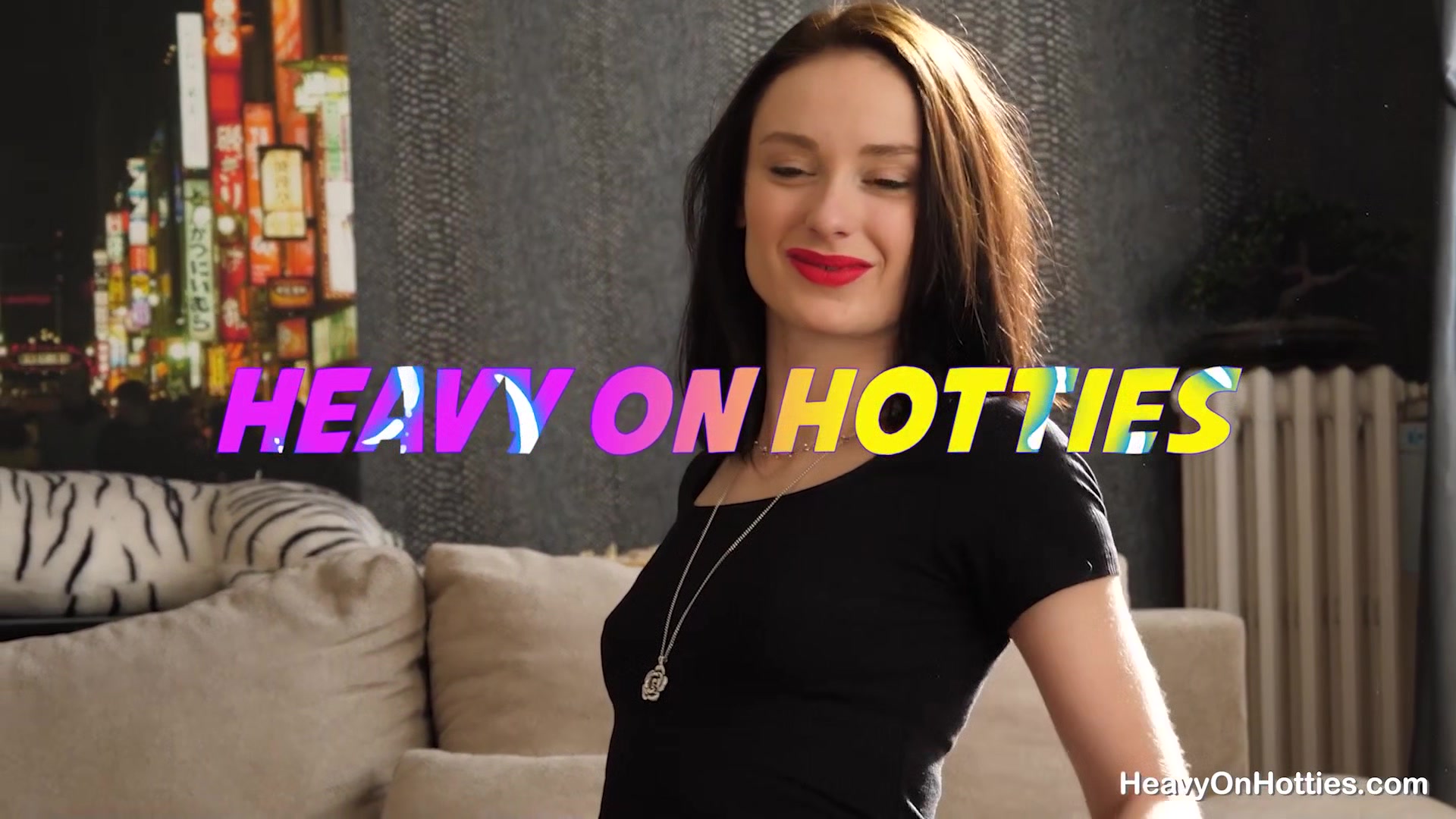 Startup Nation With Alice Drake - HeavyOnHotties