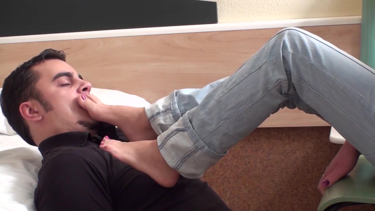 Sexy toes to lick by Foot Girls