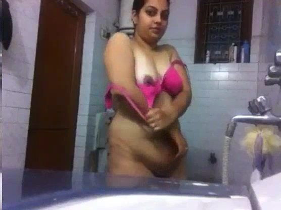 Plumpy Indian Babe Taking Hot Water Shower - Indian Hidden Cams