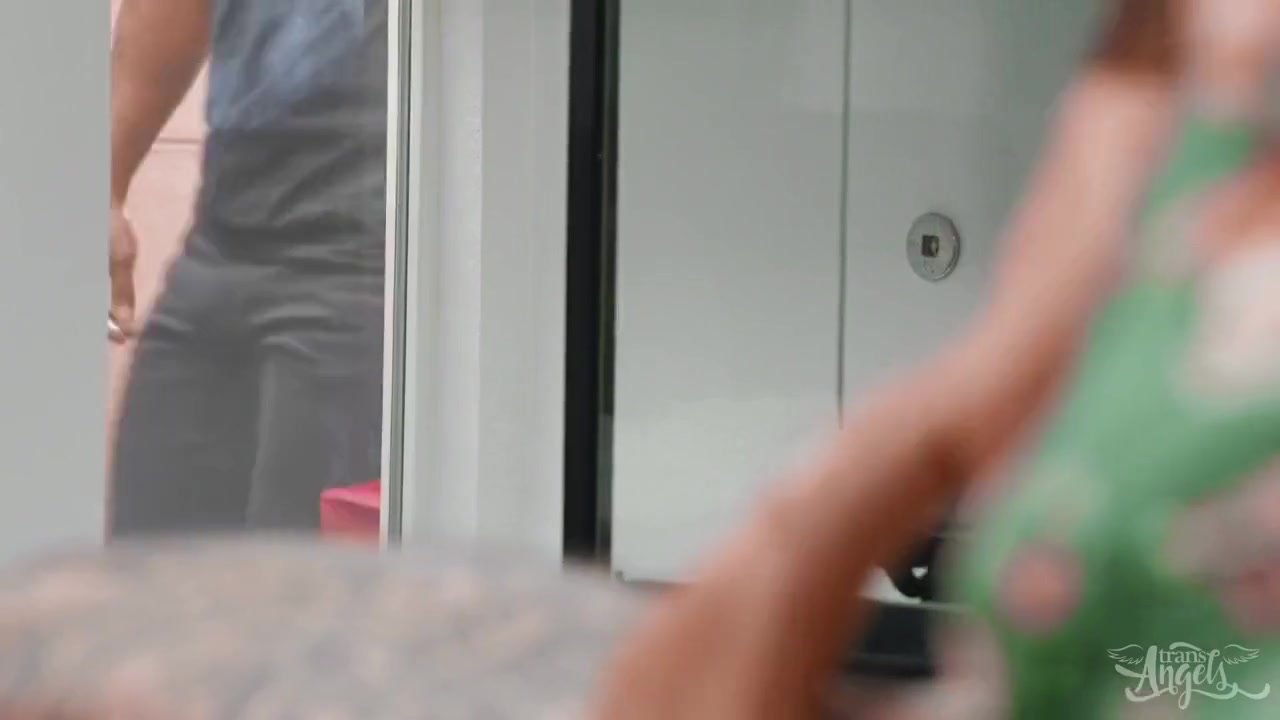Hot Sex With Lustful Shemale