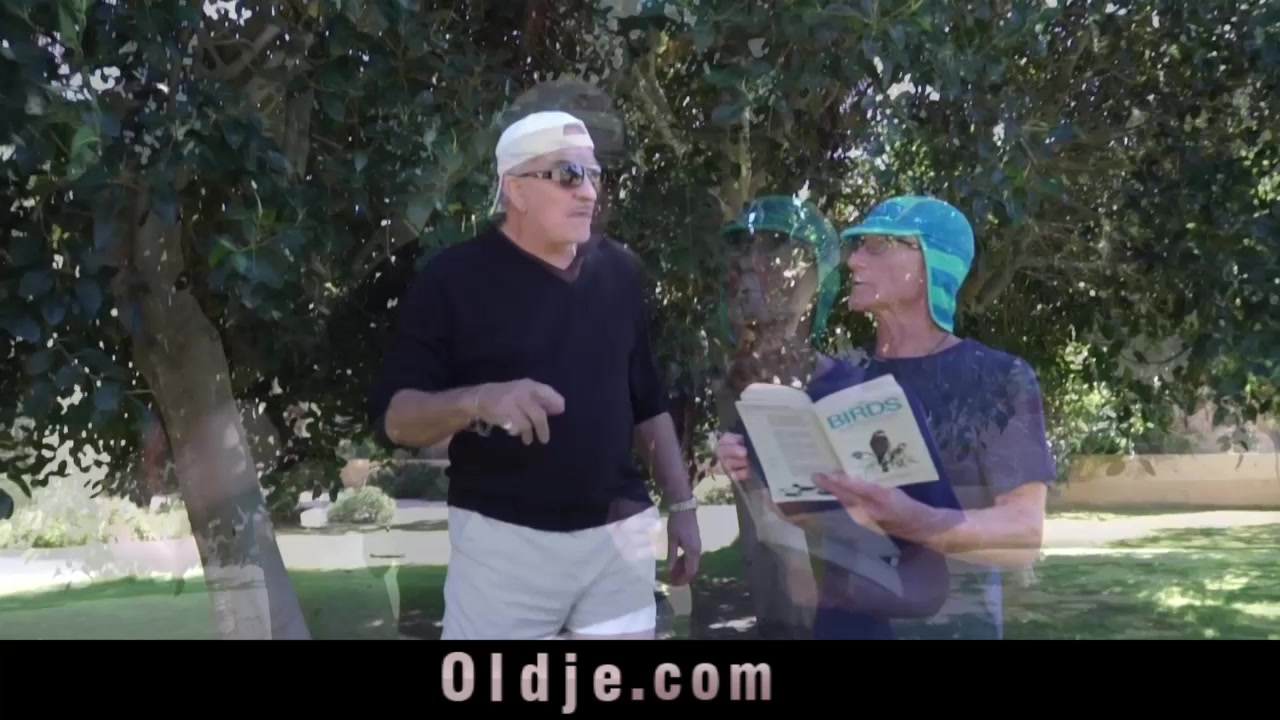 Young Julie Fucks a 75 Years Old Man in Park