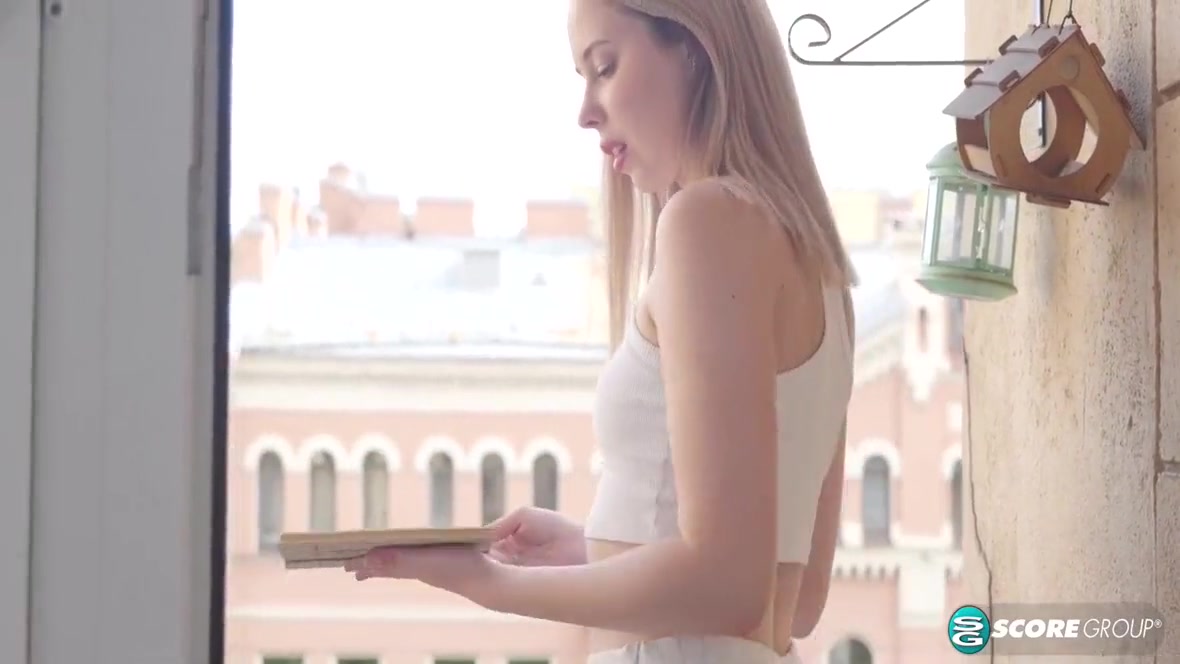 Blonde Teen 18+ Strokes Her G-spot And Cums Hard - Alice Mur