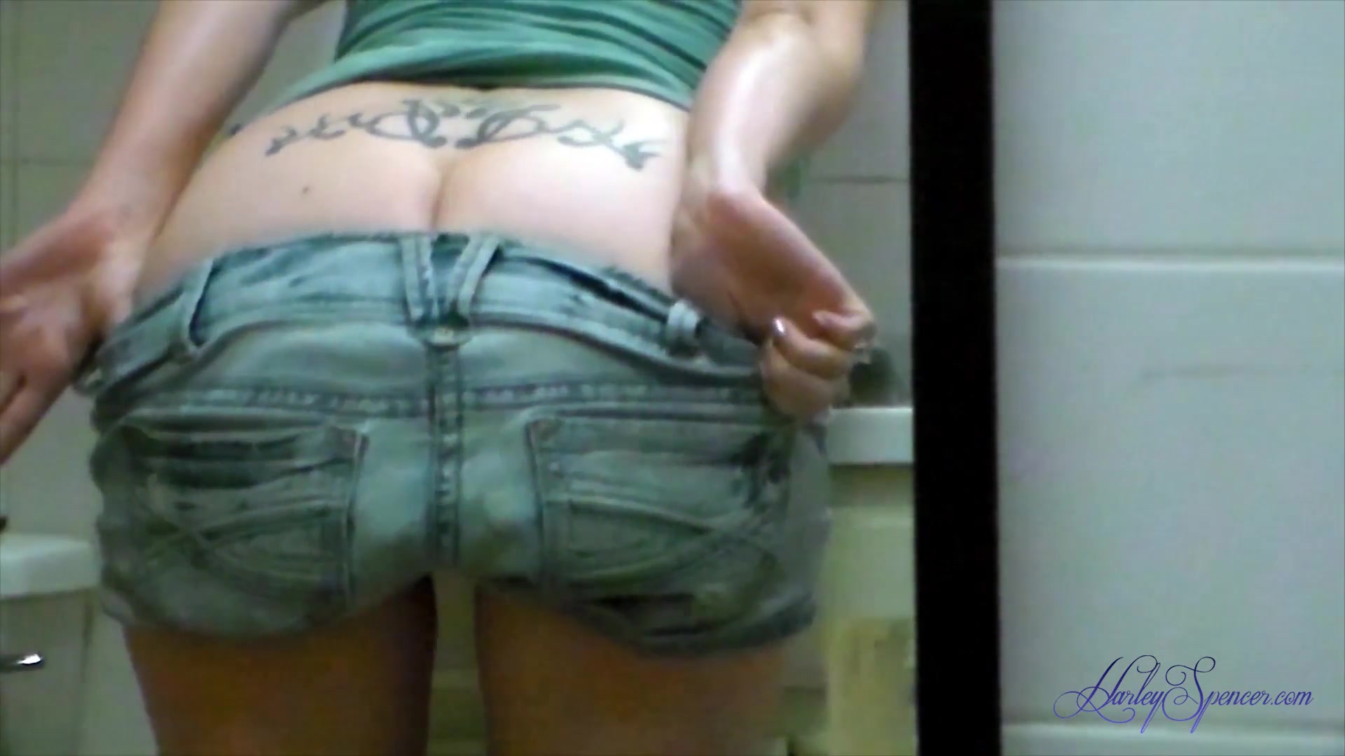 Bathroom Counter - HarleySpencer