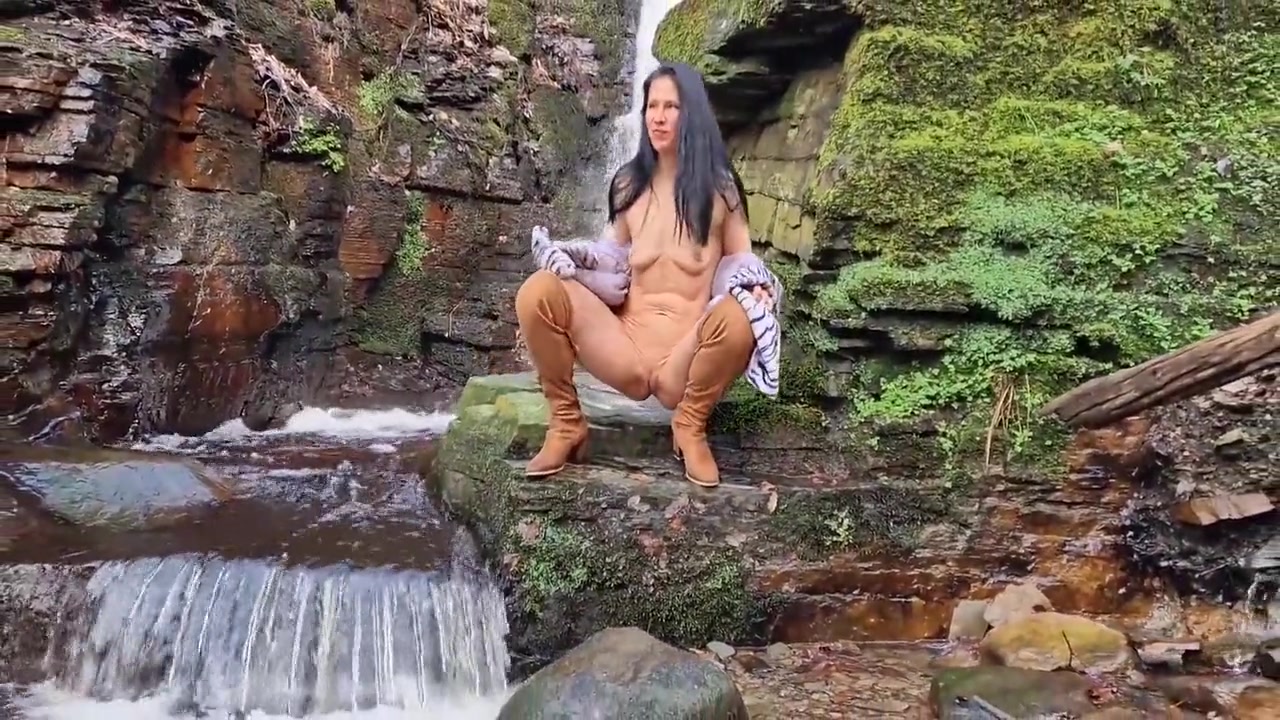In Nature And Peeing 5 Min