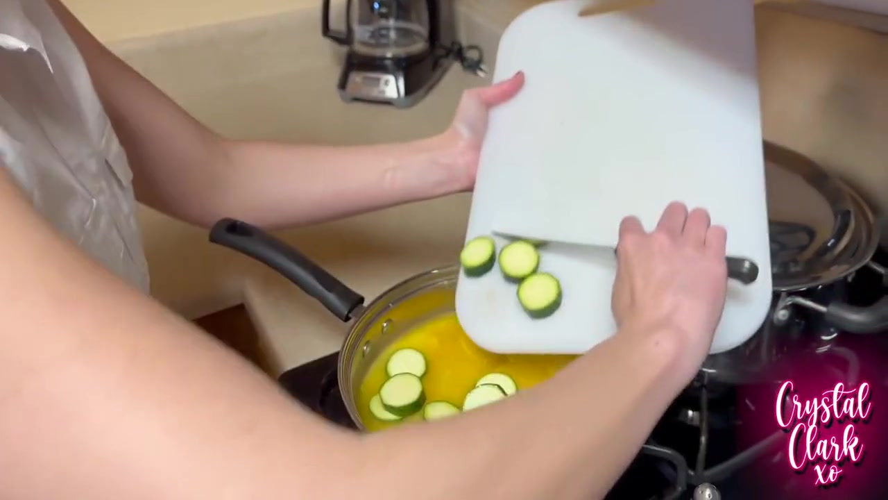 Stepmom Teaches Me How To Cook! 11 Min - Crystal Clark And Rion King
