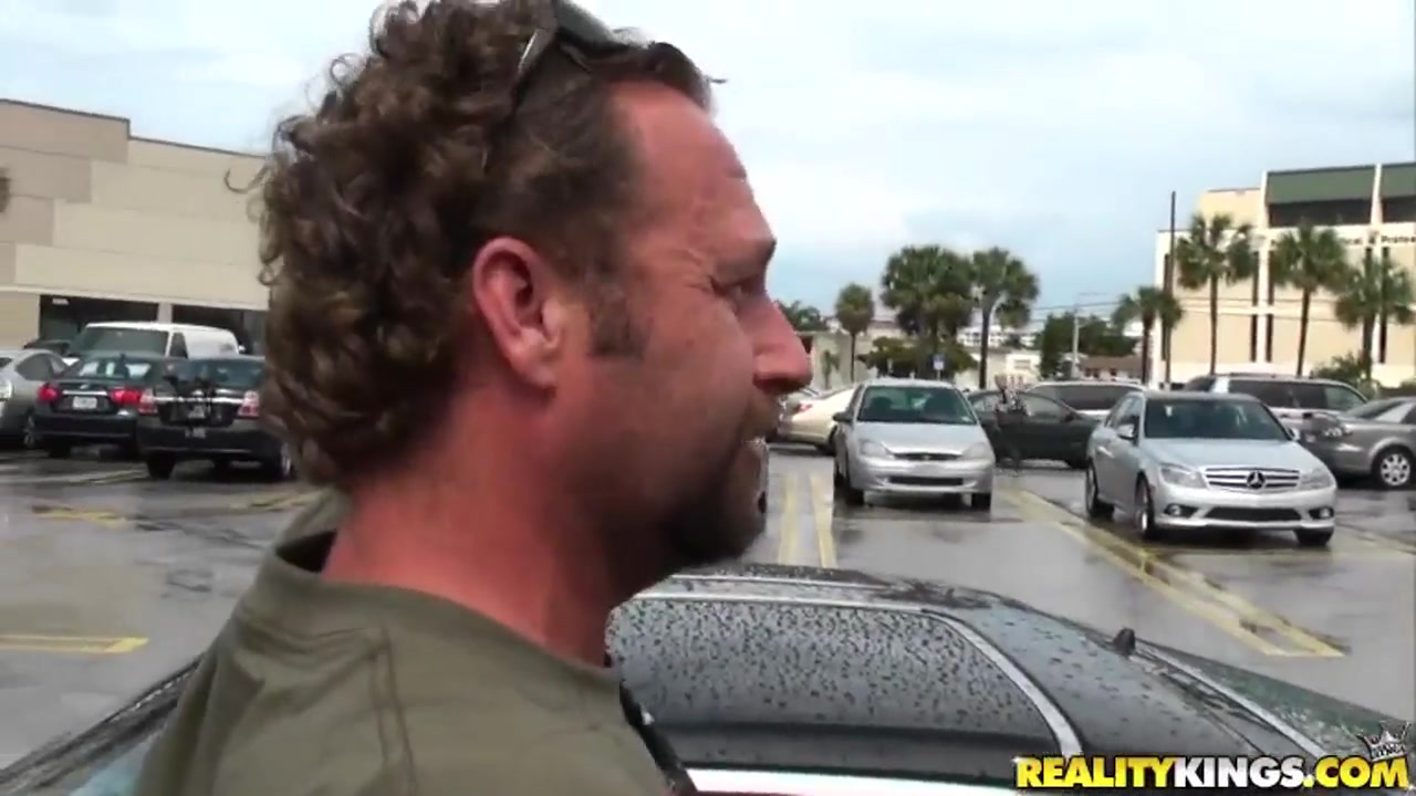 Man seduces milf to screw right in his car