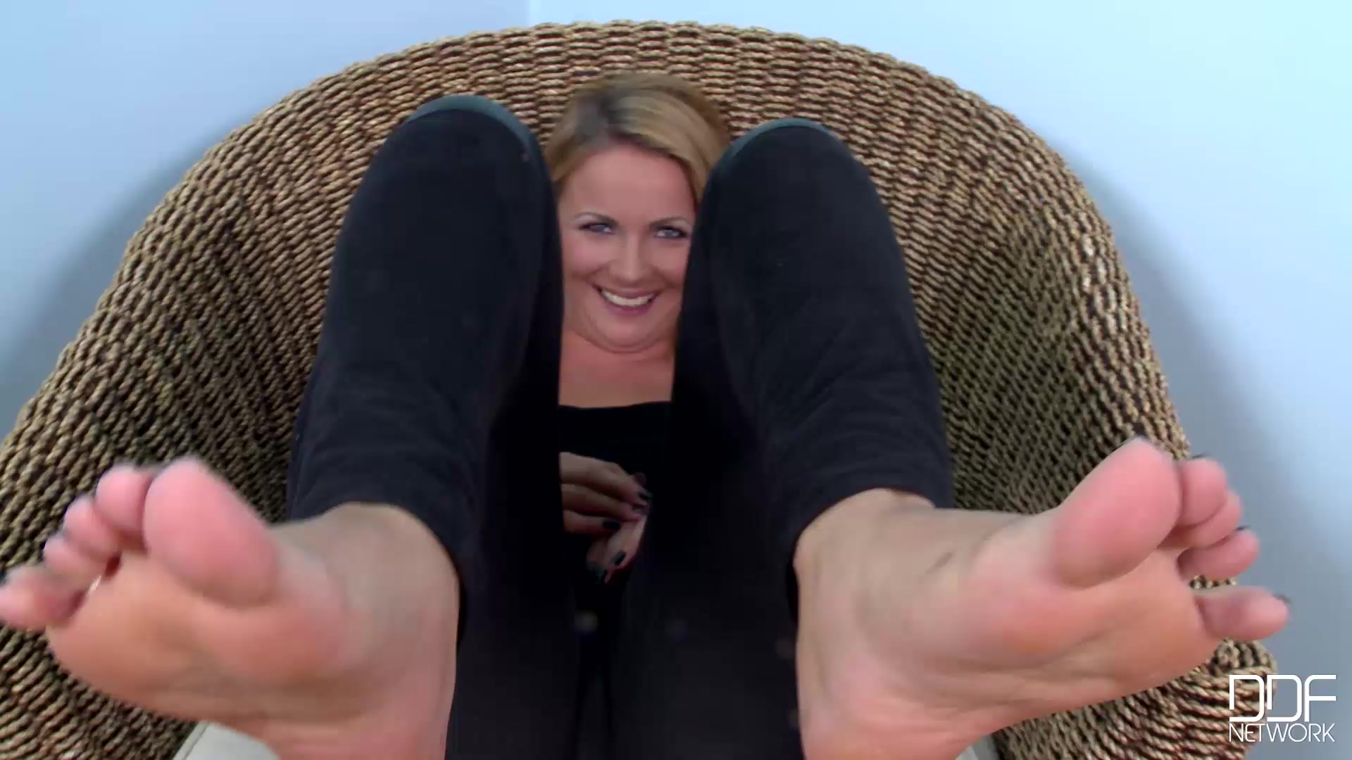 Showcasing her Stems - PornWorld