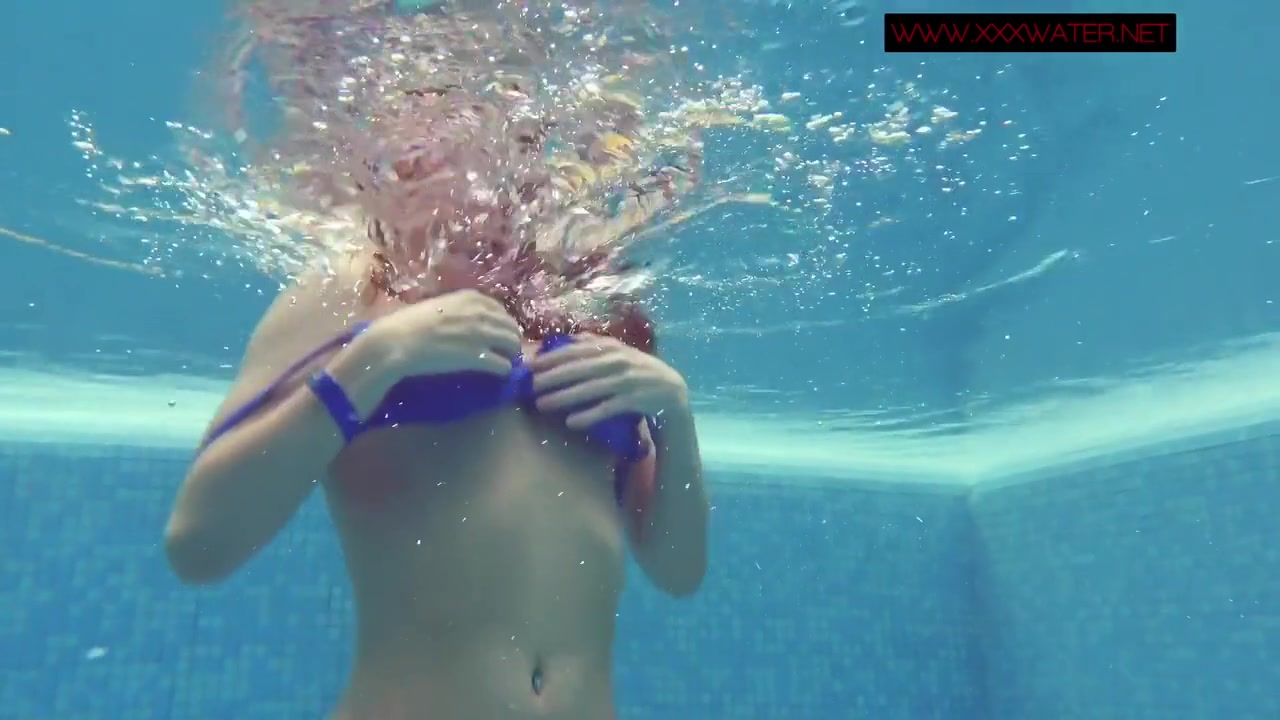 Russian Big Tits Pornstar Enjoys Swimming Pool With Lina Mercury
