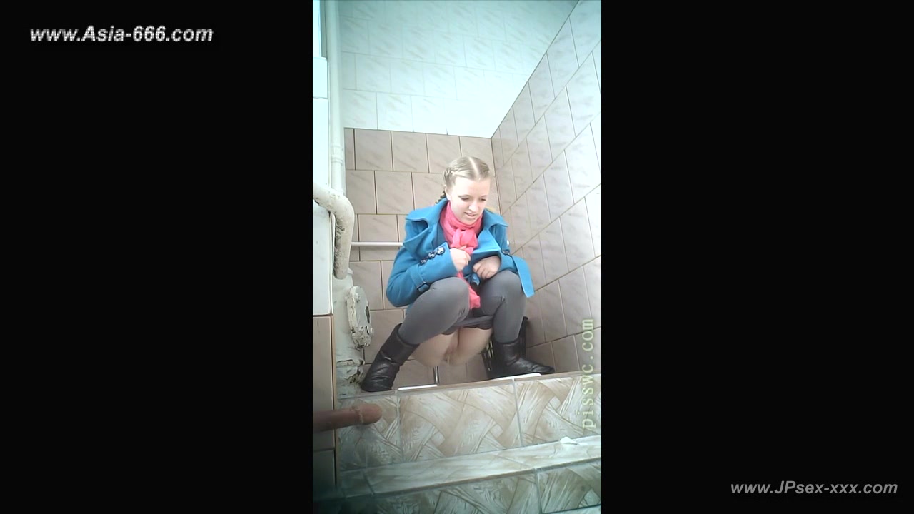peeping blondes go to toilet.46