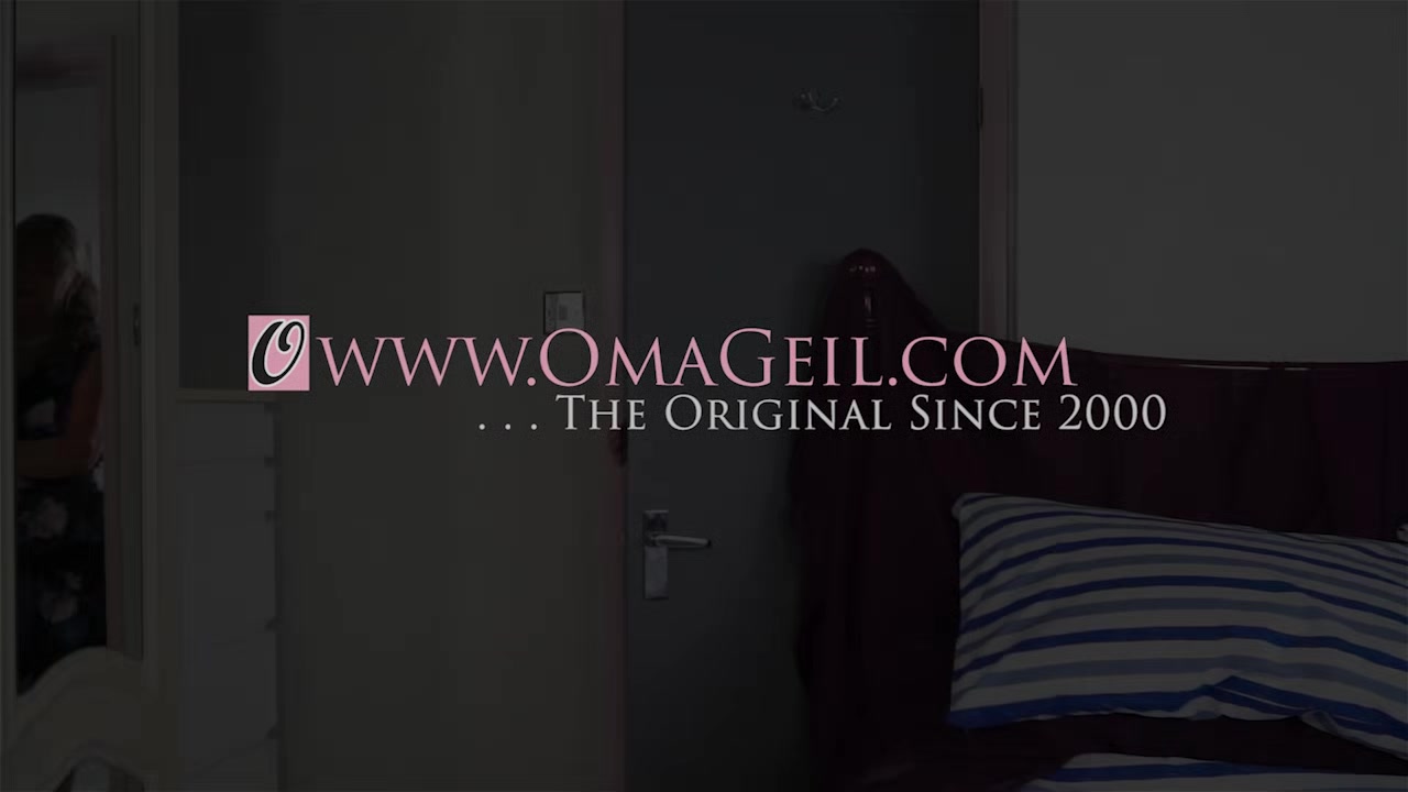 Omageil Horny granny masturbation her old pussy