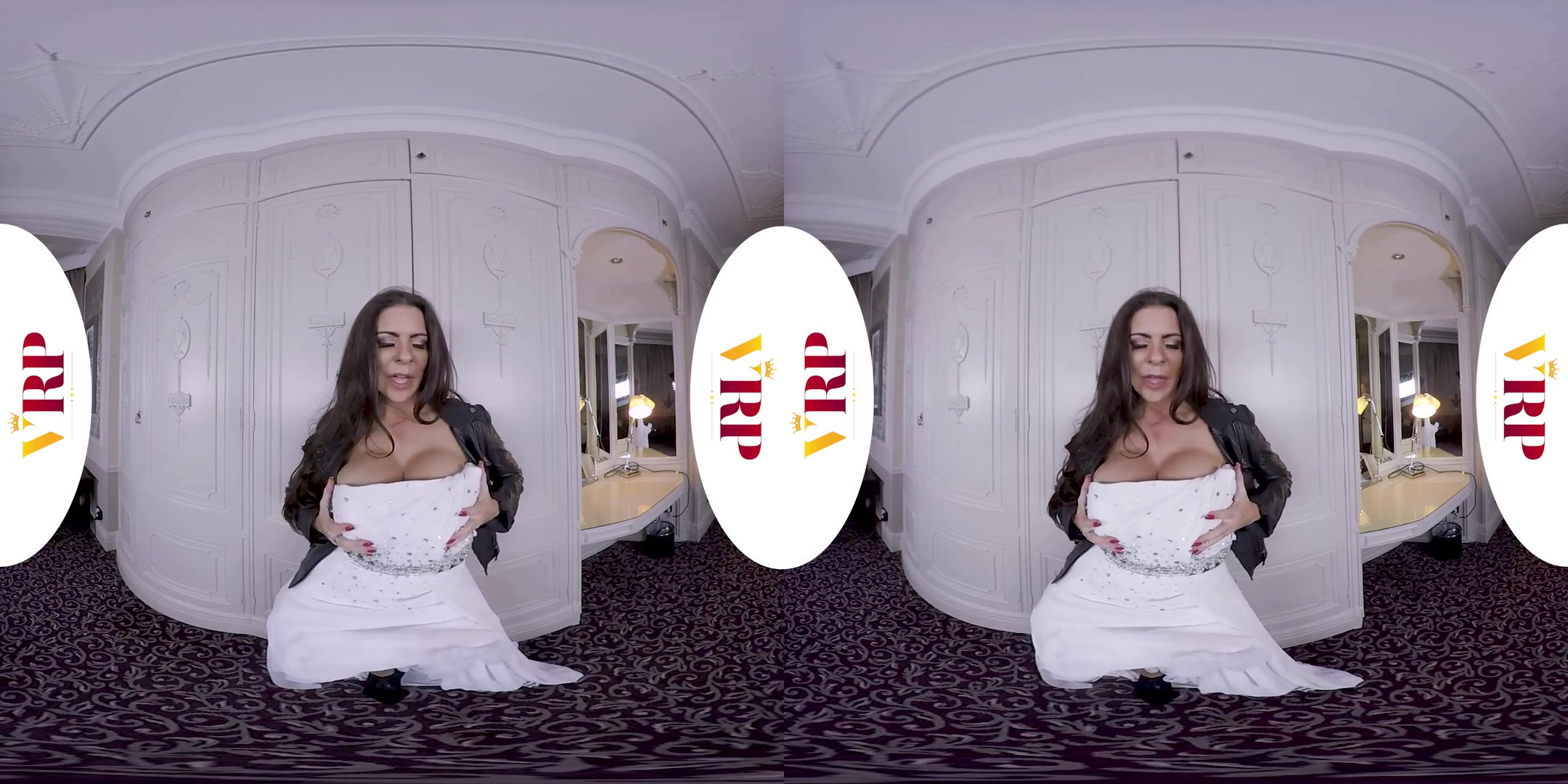 Linsey Dawn McKenzie in Up Close and Personal - VRPFilms