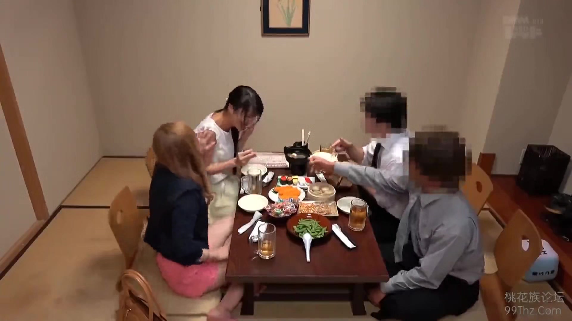 231016居酒屋店内でおせっせする連中f2