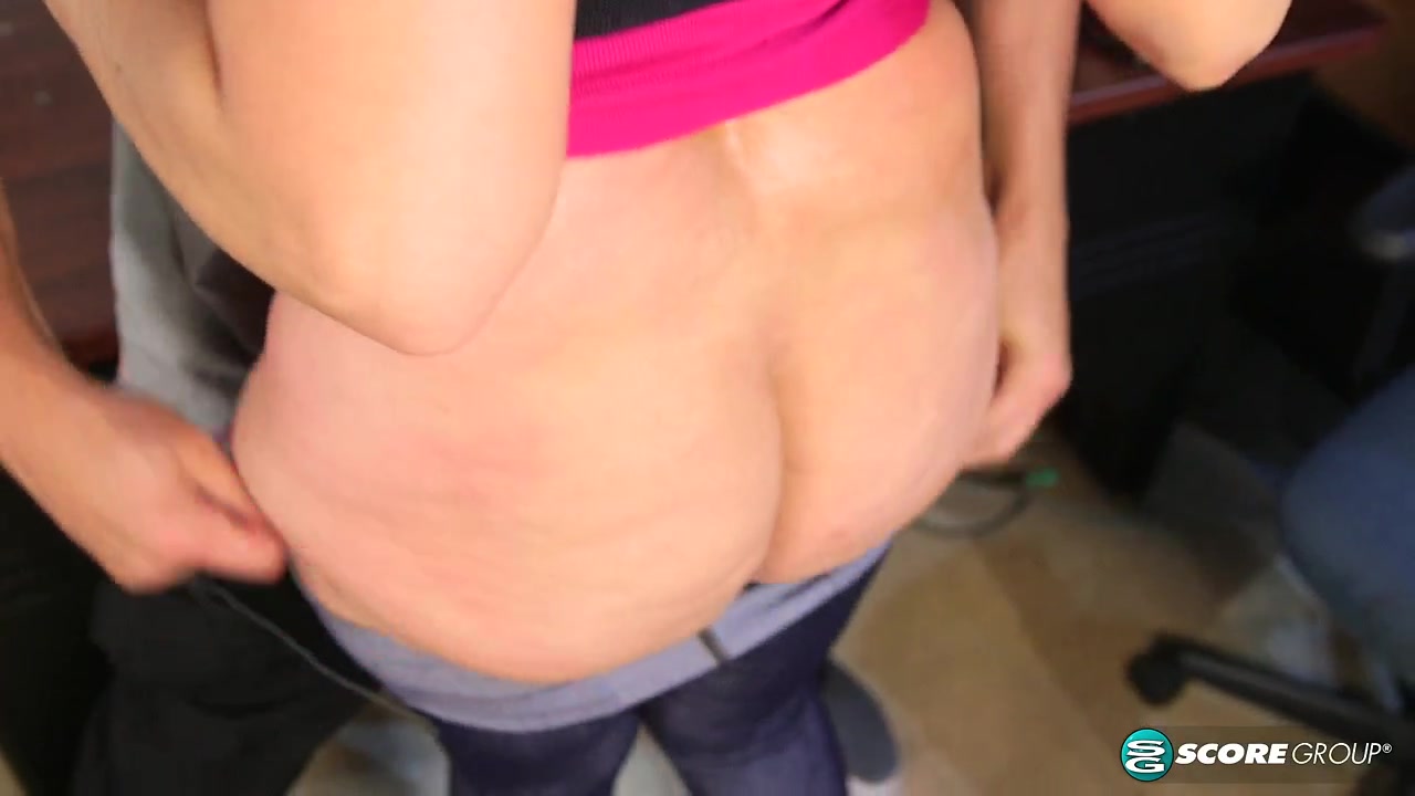 Laura's quick fix for an aching cock - 50PlusMilfs