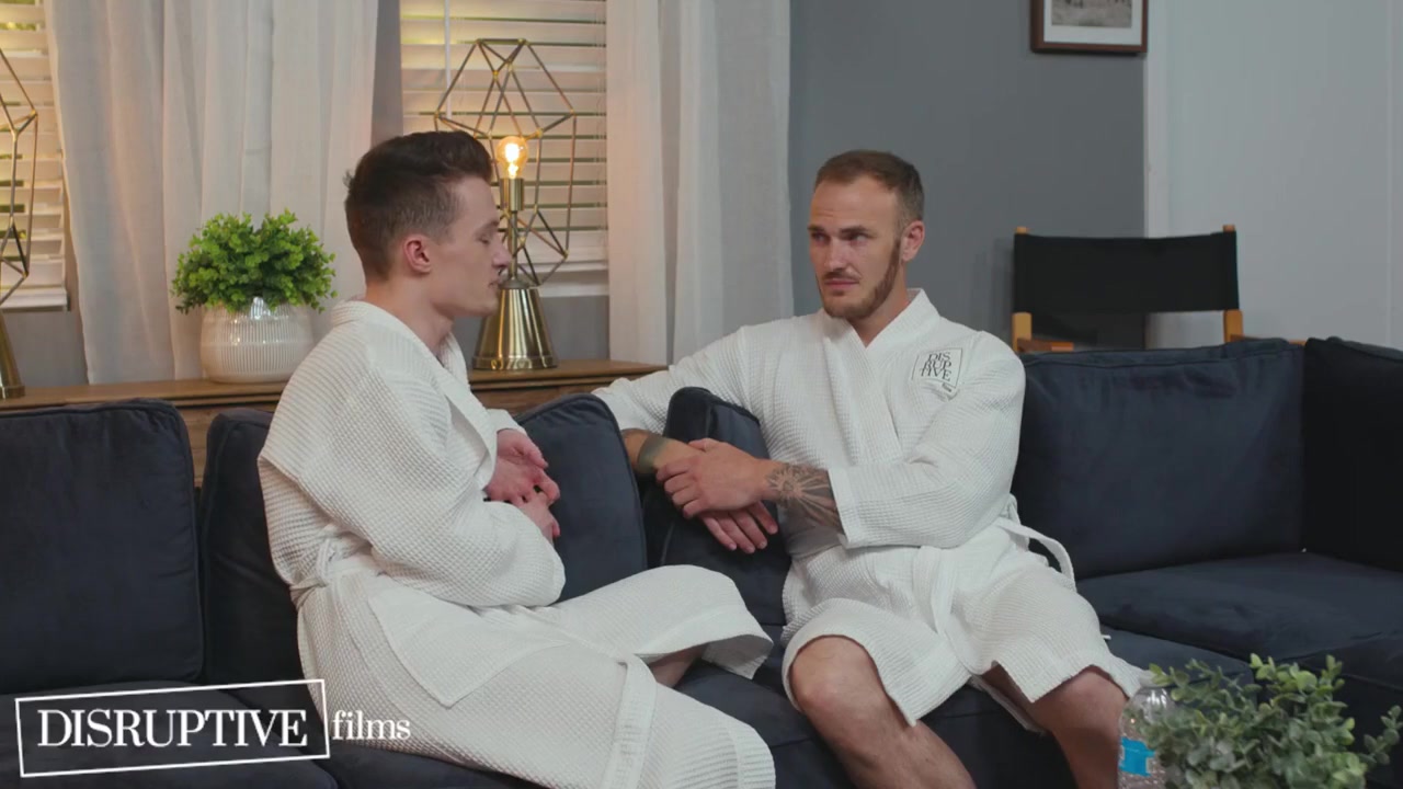 Amateurs Gets Comfortable On Xozilla Porn Movies Set - Christian Clay