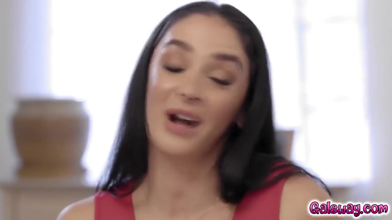 Mckenzie Lee And Sheena Ryder - Sexy And Shares A Common Sex