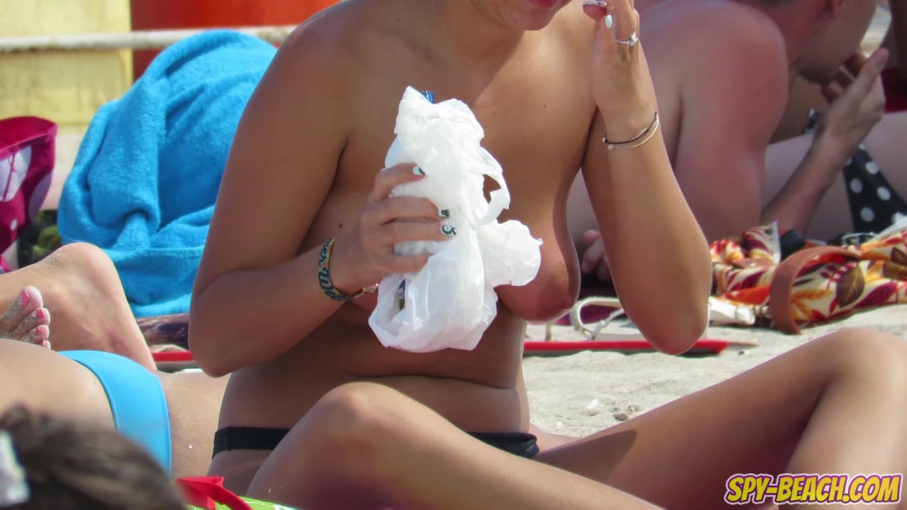 Horny Topless Amateurs MILFs - Hot Beach Video
