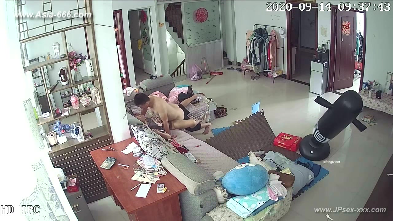 Hackers use the camera to remote monitoring of a lover's home life.***