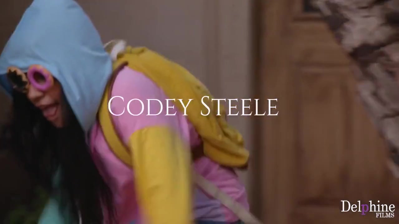 Lauren Phillips, Codey Steele And Summer Col In Steal Your Heart