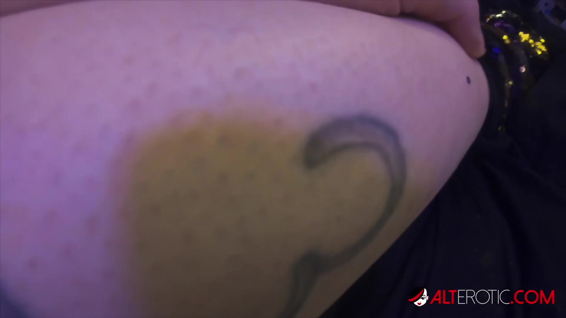 Quarantine fun with tattooed babe Leya Falcon