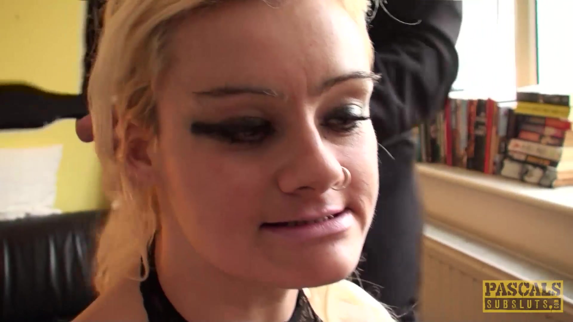 SubSlut Jakki-Louise: Dogging Slag Shoots 1st Porno.