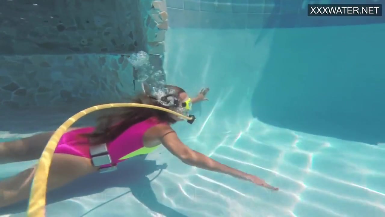Platinum Blonde Irina Super Beauty Underwater