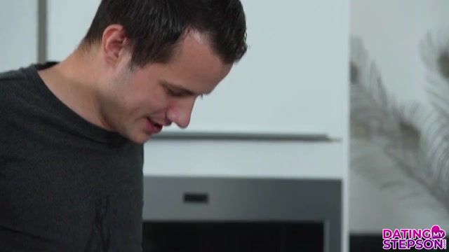Filled Up Before Dinner - S3:E1 - Momlover