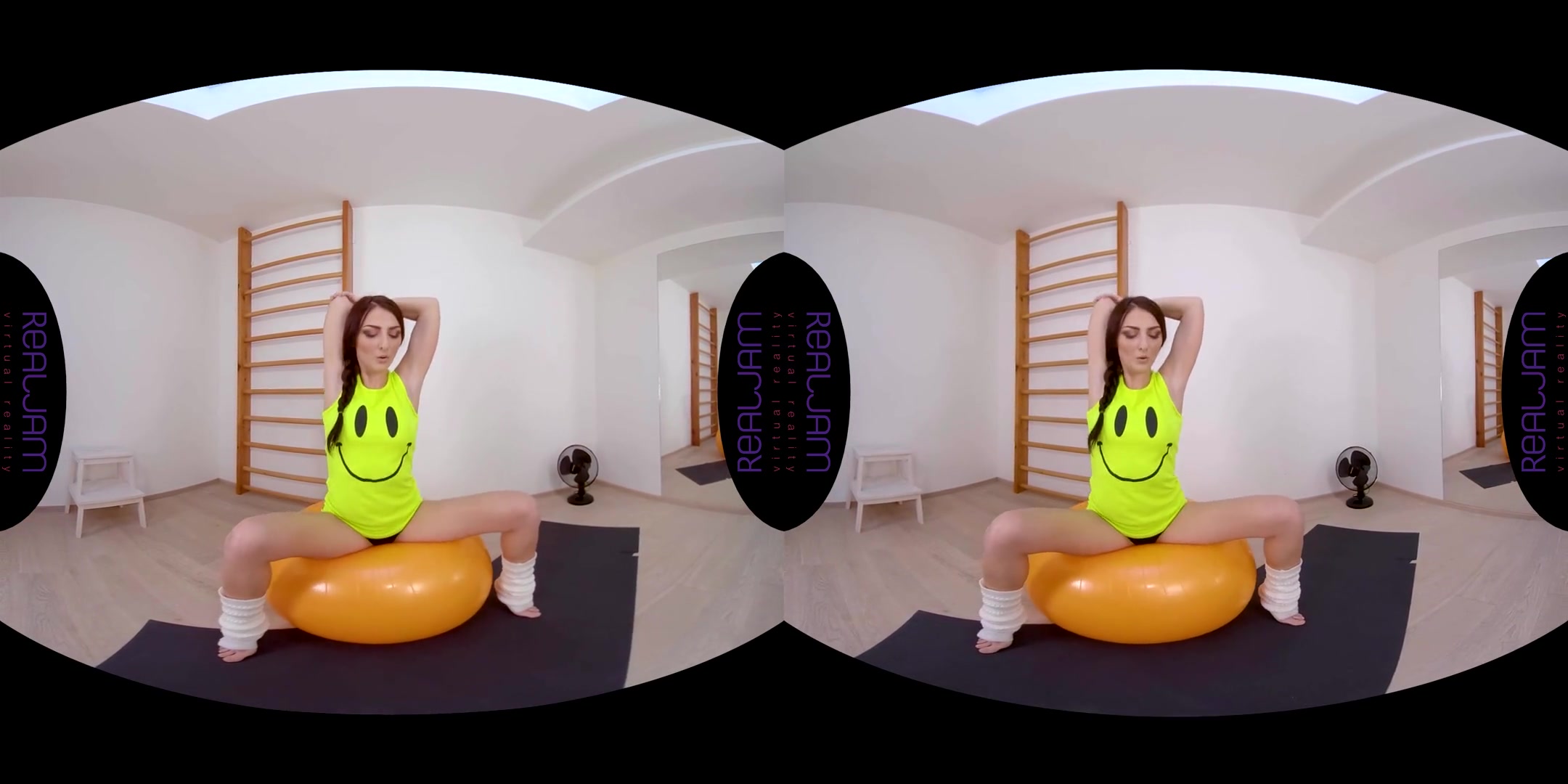 Katy Rose in Golden Shower In the Gym - RealJamVR