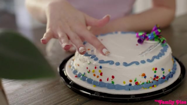 Have Your Cake And Step Sister Too - S19:E5 - Myfamilypies