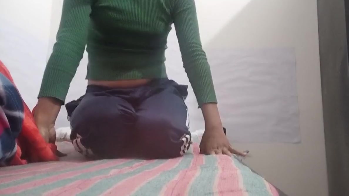 Desi Girl Masturbates