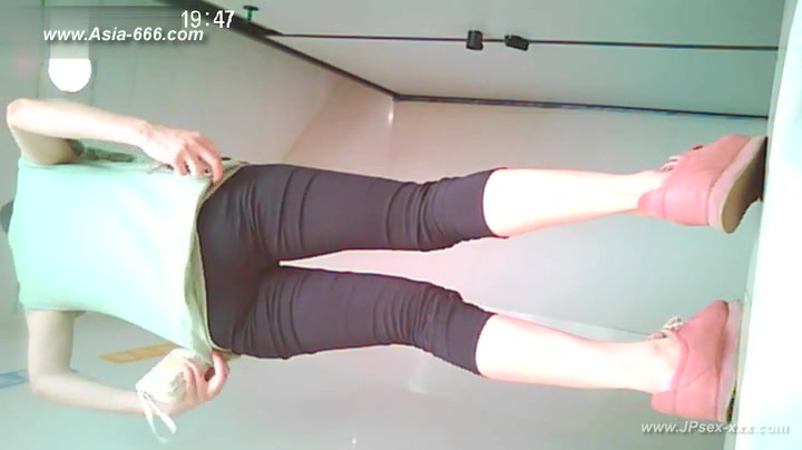 chinese girls go to toilet.49
