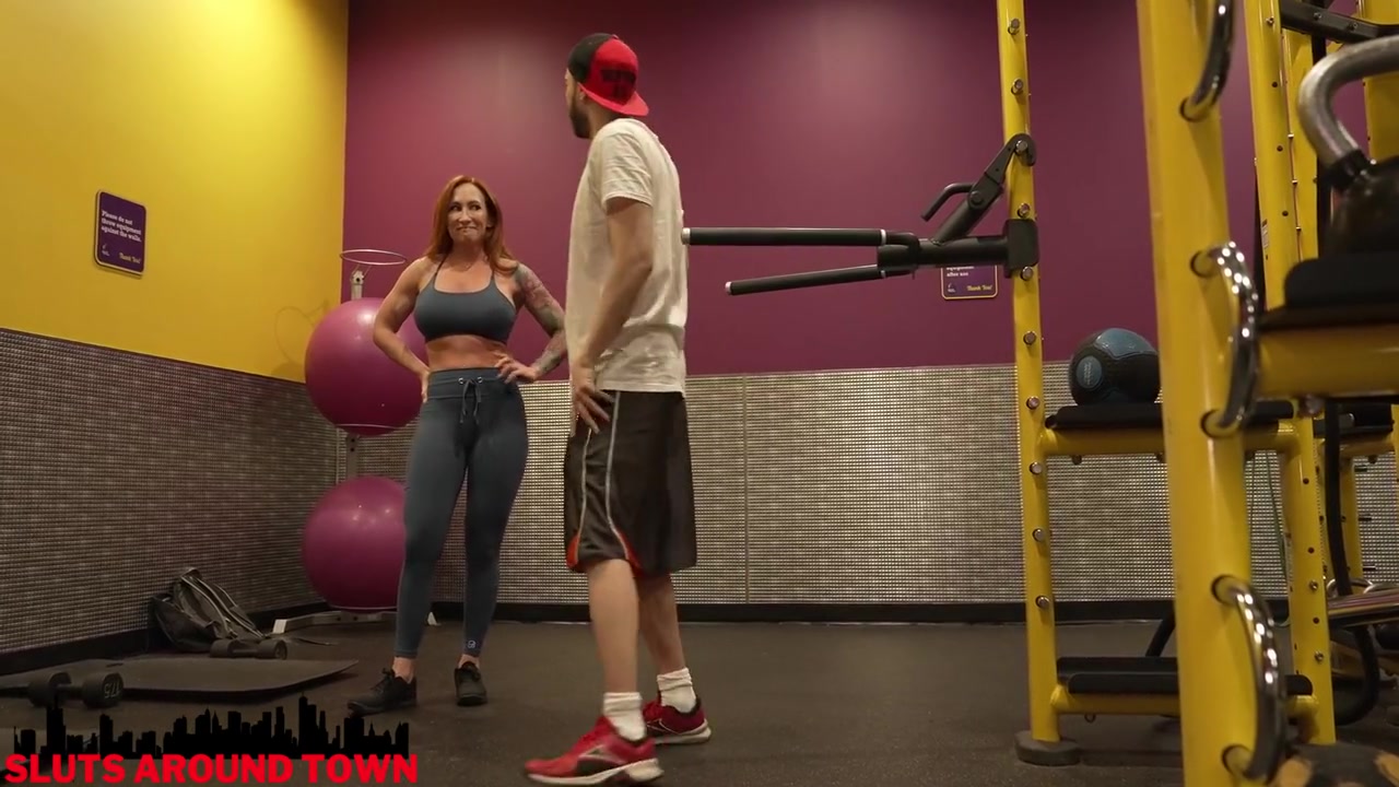 Personal Trainer Gives Private Lessons To Guy At Gym