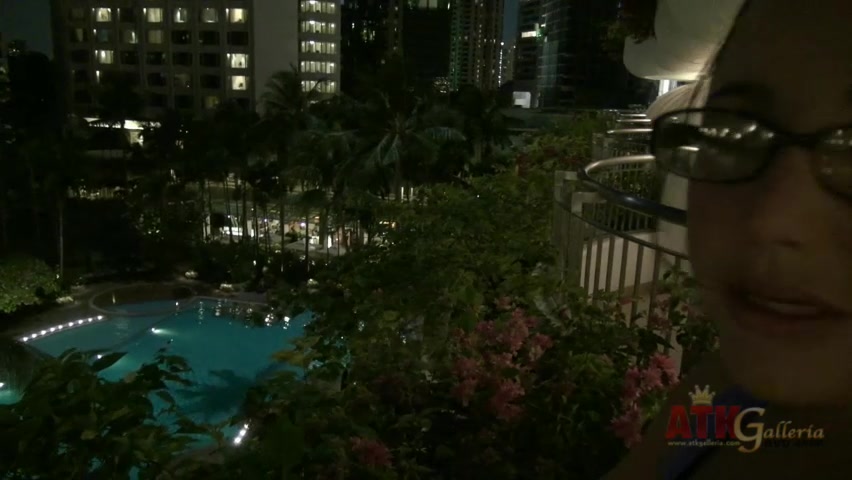 ATKGirlfriends video: virtual vacation with Hope Howell in Singapore
