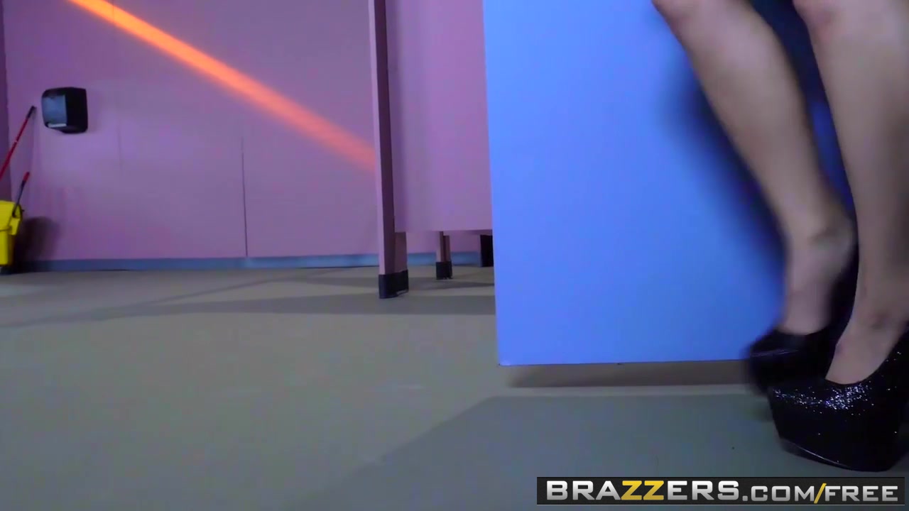 Brazzers - Baby Got Boobs - Noelle Easton Johnny Castle - Two Boobs One Hole