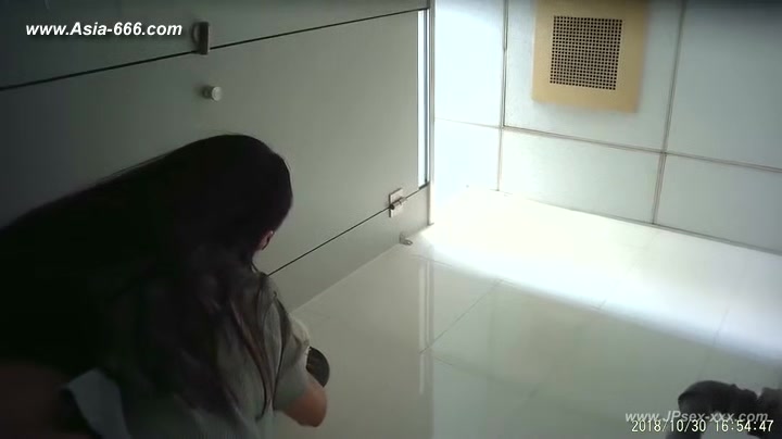 chinese girls go to toilet.122