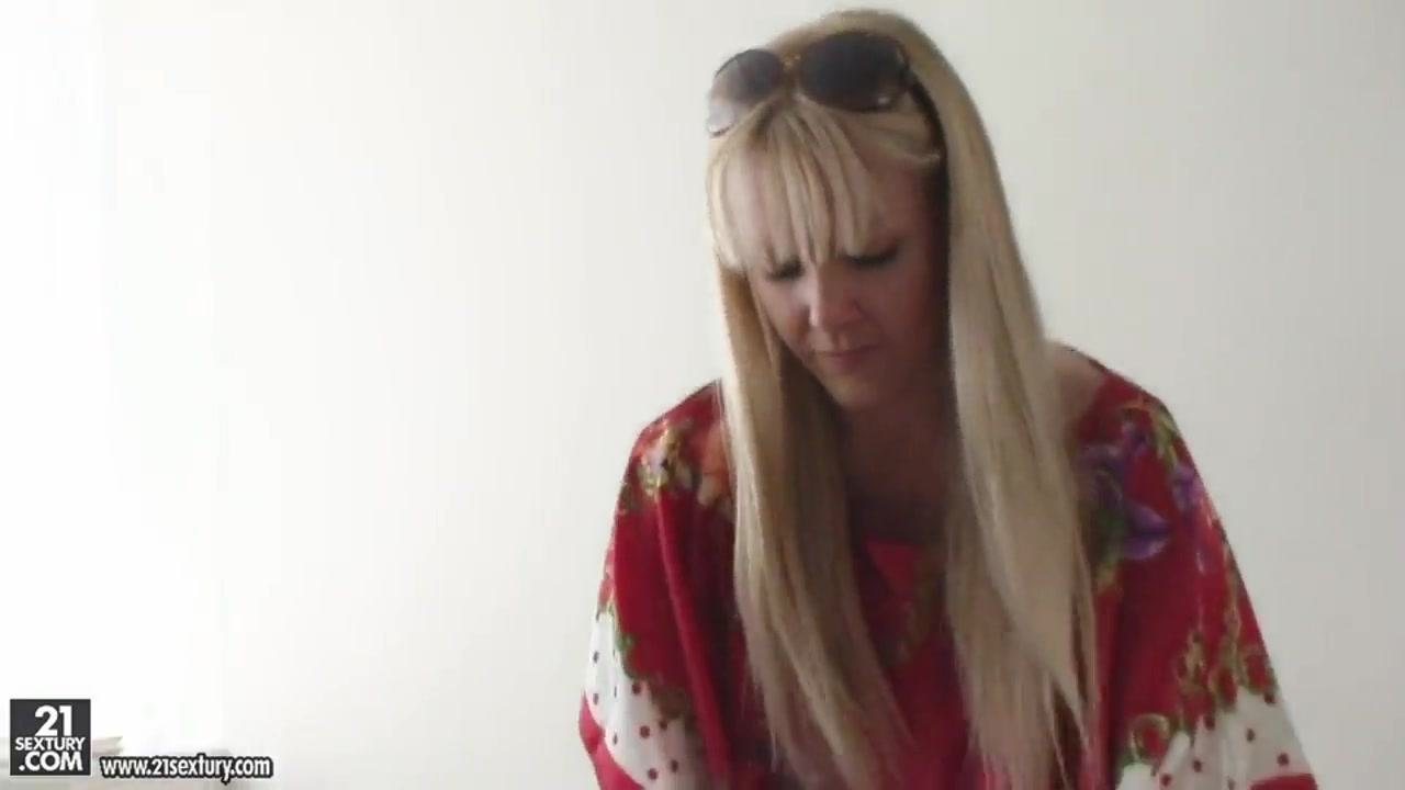 Pretty chick Sophie Moone grets new shoes