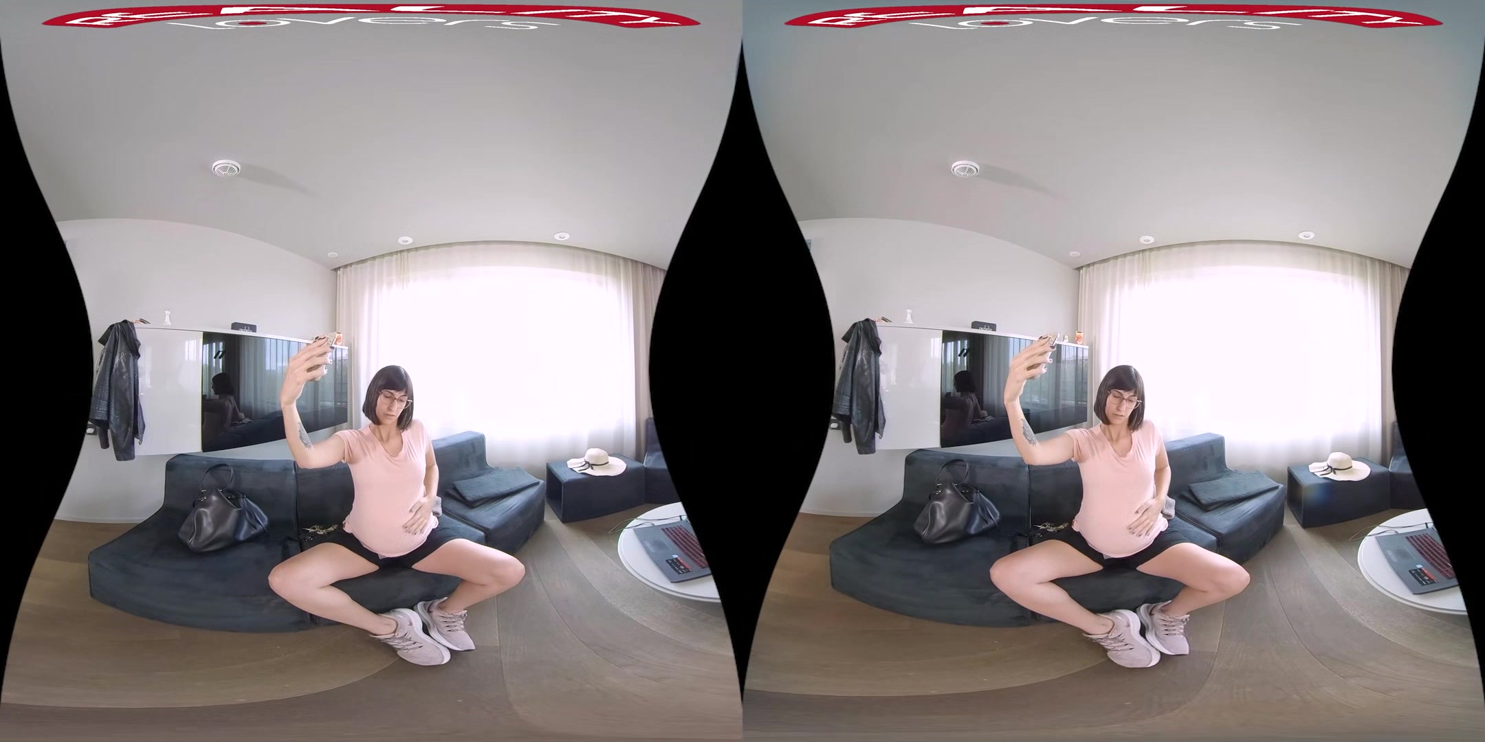 A Day With A Pregnant Cam Girl - RealityLovers