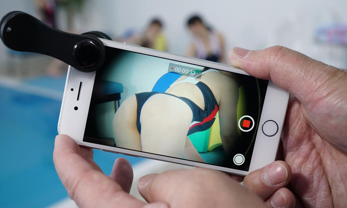 Zoomed-in Peeping VR 1 - Upskirt Downblouse