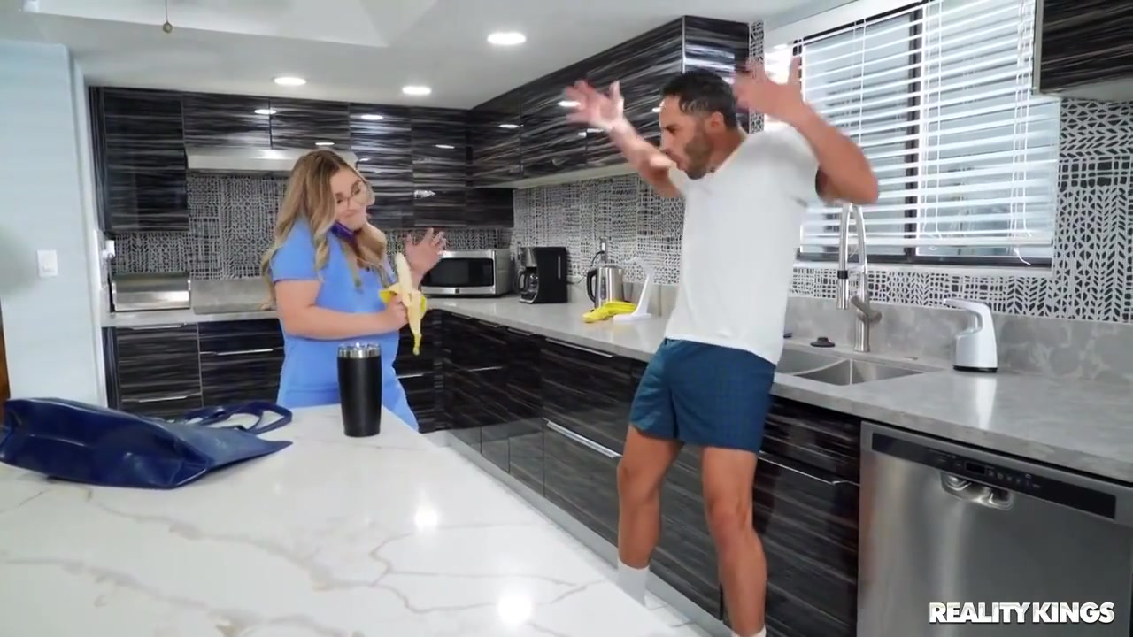 Fucking Doggystyle In Kitched And Takes Facia With Gabbie Carter