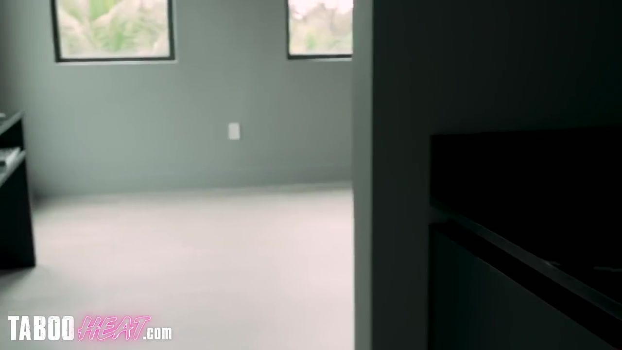 I Walked In On My Stepmom Eating Her Stepsisters Va With Cory Chase, Sydney Paige And Luke Longlyxxx