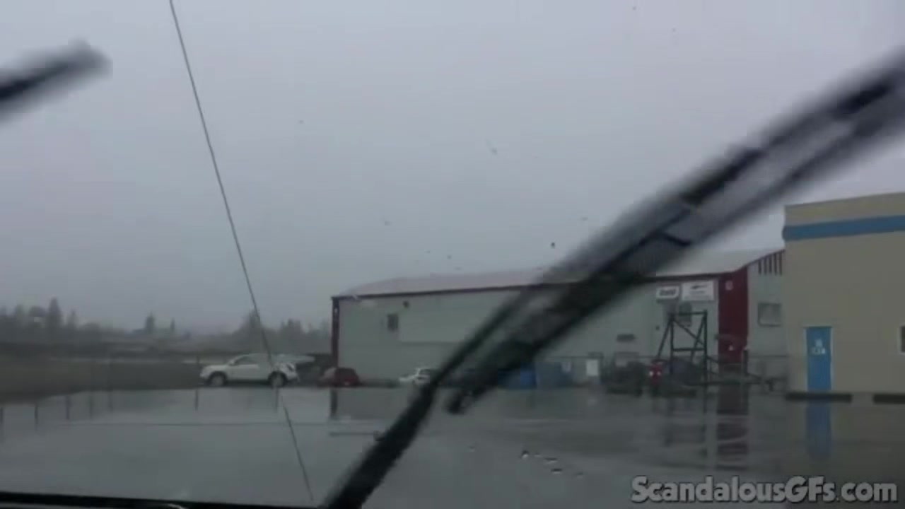 teen 18+ hottie masturbates in car